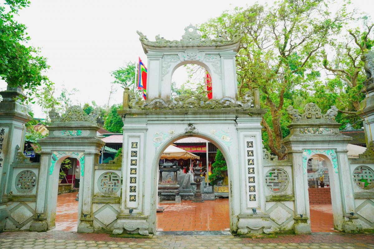 Đền thờ đức ông hoàng mười