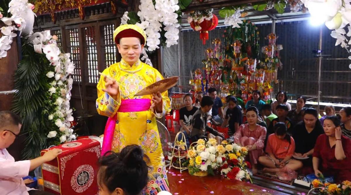 Thủ nhang đồng Thầy hầu Quan Hoàng Mười